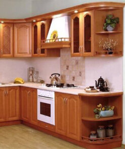 Tủ bếp gỗ tự nhiên được nhiều người yêu thích