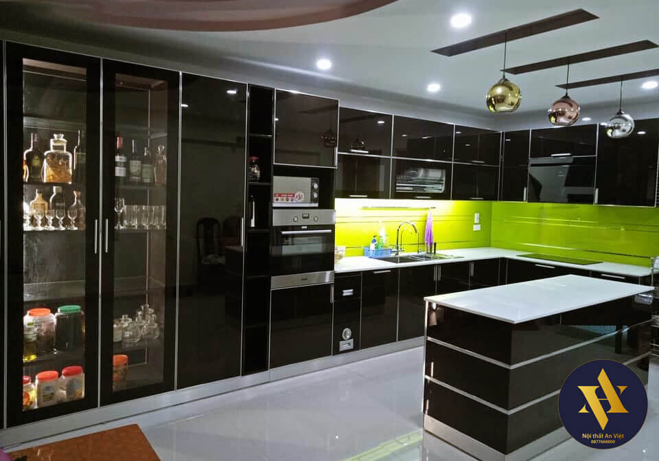 Tủ bếp Inox cánh kính được đánh giá là mẫu tủ bếp đẹp nhất 2022
